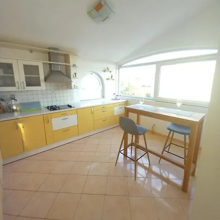 Krizman דירה זאדאר